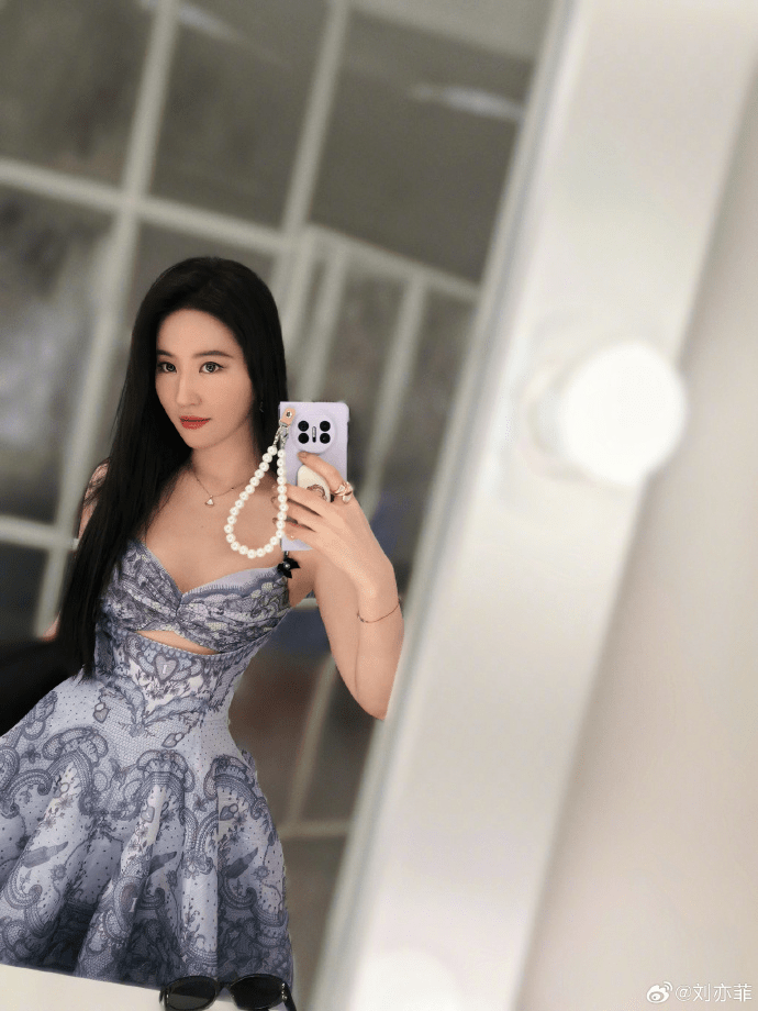 菲承勿扰:与余承东同框,刘亦菲的「绯闻男友」 菲承勿扰:与余承东同框,刘亦菲的「绯闻男友」