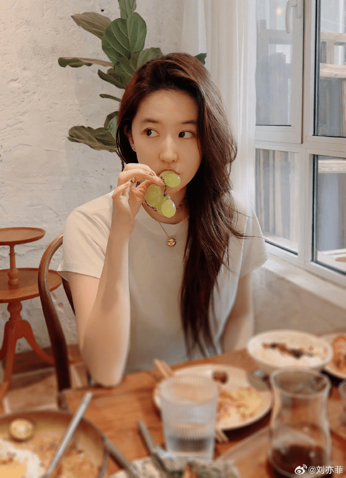 菲承勿扰:与余承东同框,刘亦菲的「绯闻男友」 菲承勿扰:与余承东同框,刘亦菲的「绯闻男友」