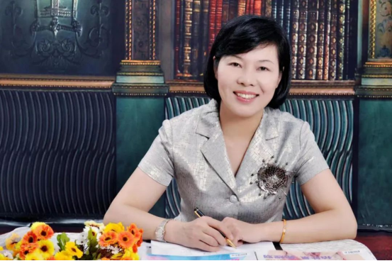 28 岁白手起家 她用叉子撬动美国市场 打破关税围剿