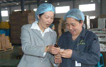 28 岁白手起家 她用叉子撬动美国市场 打破关税围剿