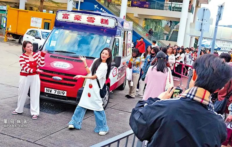 年入百万！香港街头这群人 竟是隐形富豪！