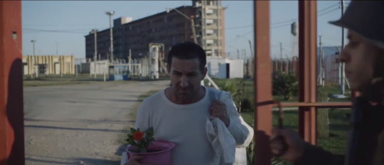 富裕国家的穷总统去世：住板房 开破车