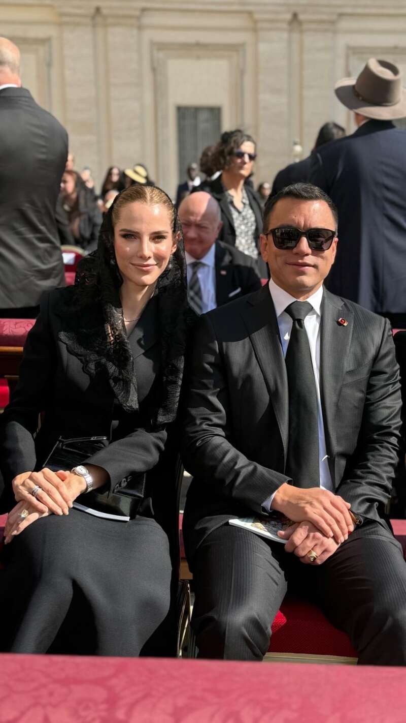 27 岁第一夫人披黑纱亮相 爱马仕太多惹争议