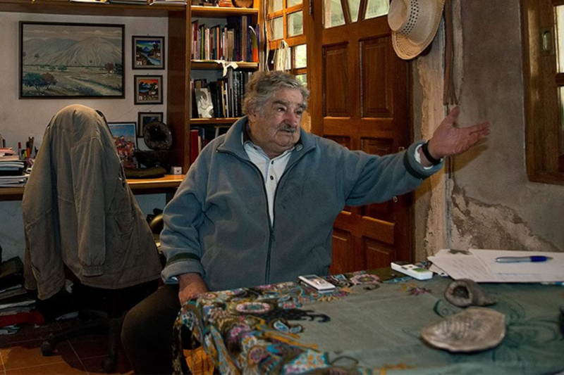 富裕国家的穷总统去世：住板房 开破车